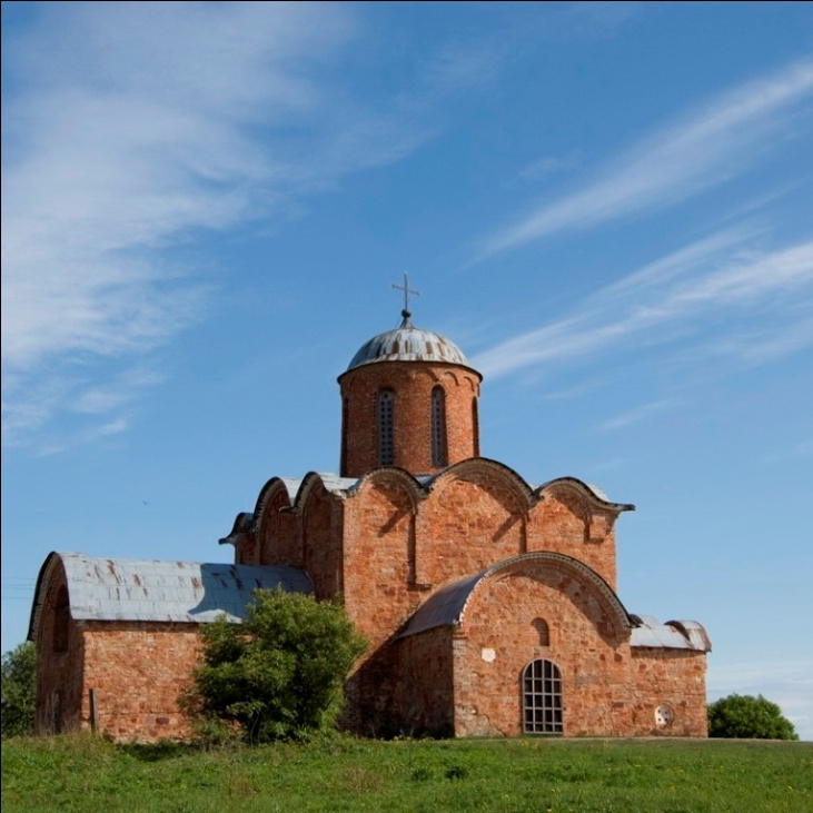 Церковь Спаса на Ковалёве XIV века. Фотография Сергея Бойкова